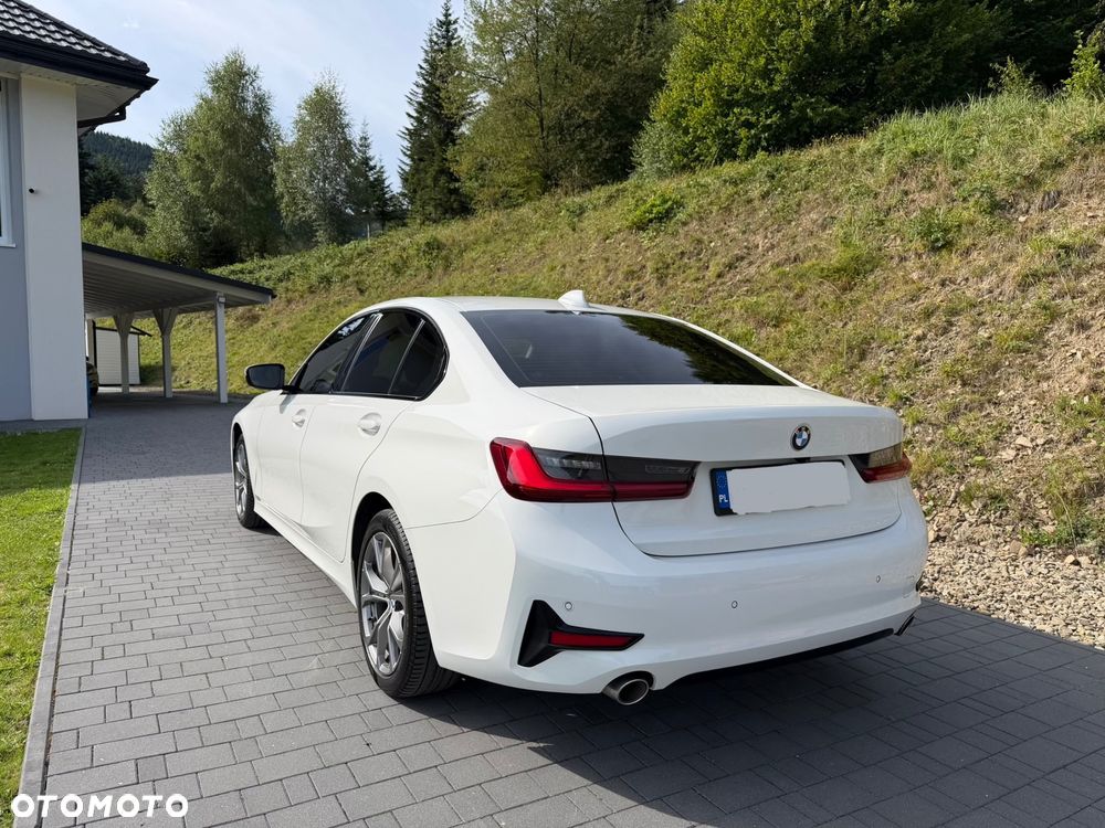 BMW 3 Series 2021 photo 3