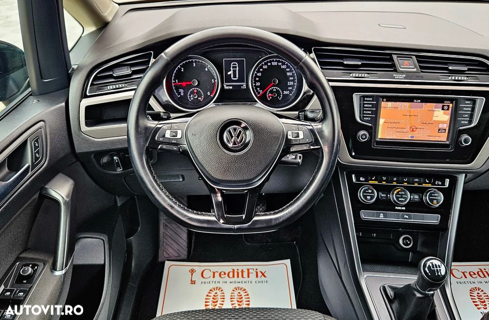 Volkswagen Touran - 18