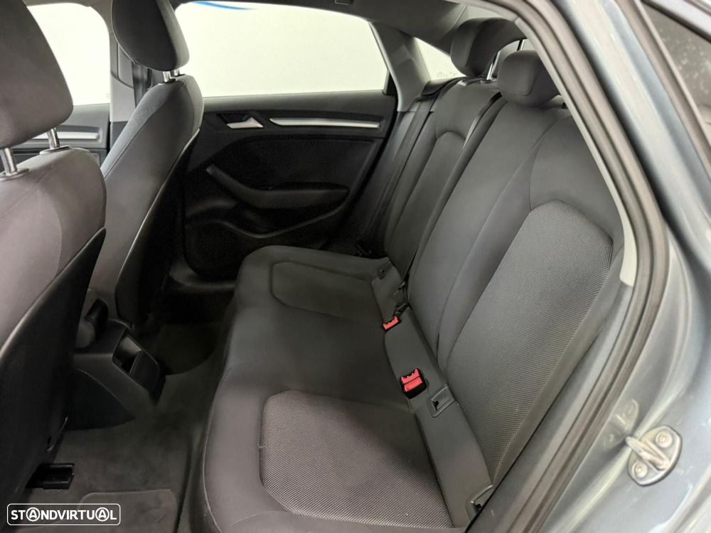 Audi A3 Limousine 30 TDI Design - 5