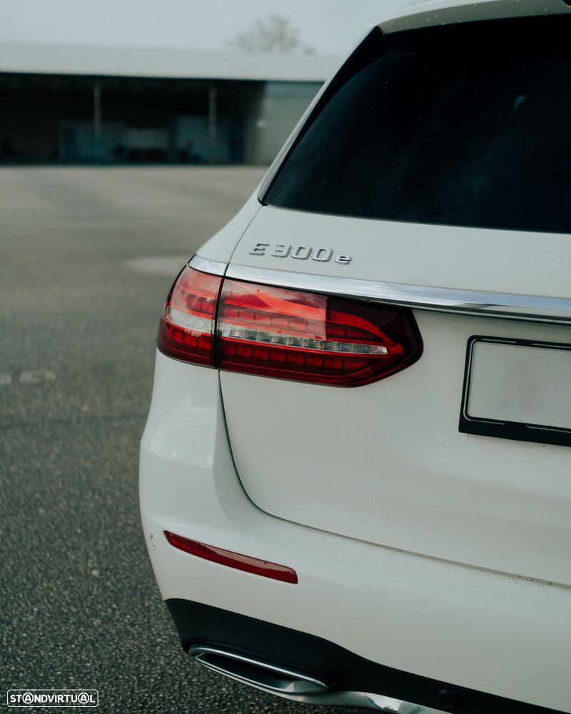 Mercedes-Benz E 300 e AMG Line - 2