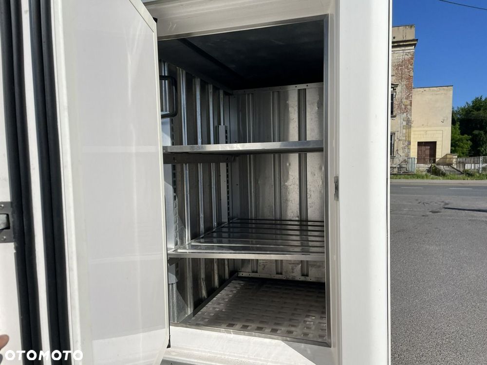 Volkswagen Transporter - 12