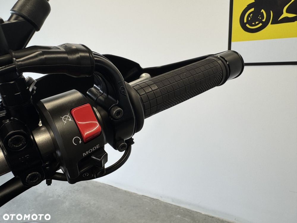 Yamaha Super Tenere - 30