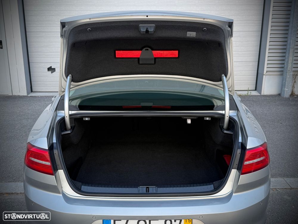 VW Passat 2.0 TDI Highline - 43