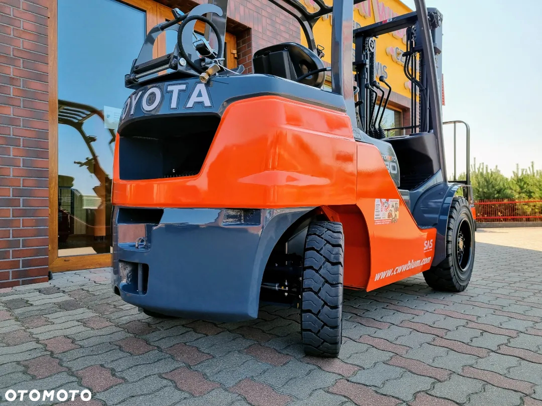 Toyota 02-8FGF30 - 3