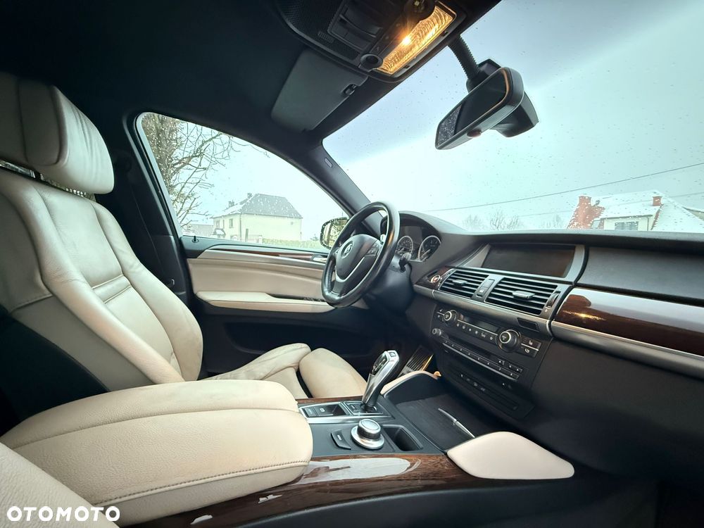 BMW X6 xDrive50i - 26