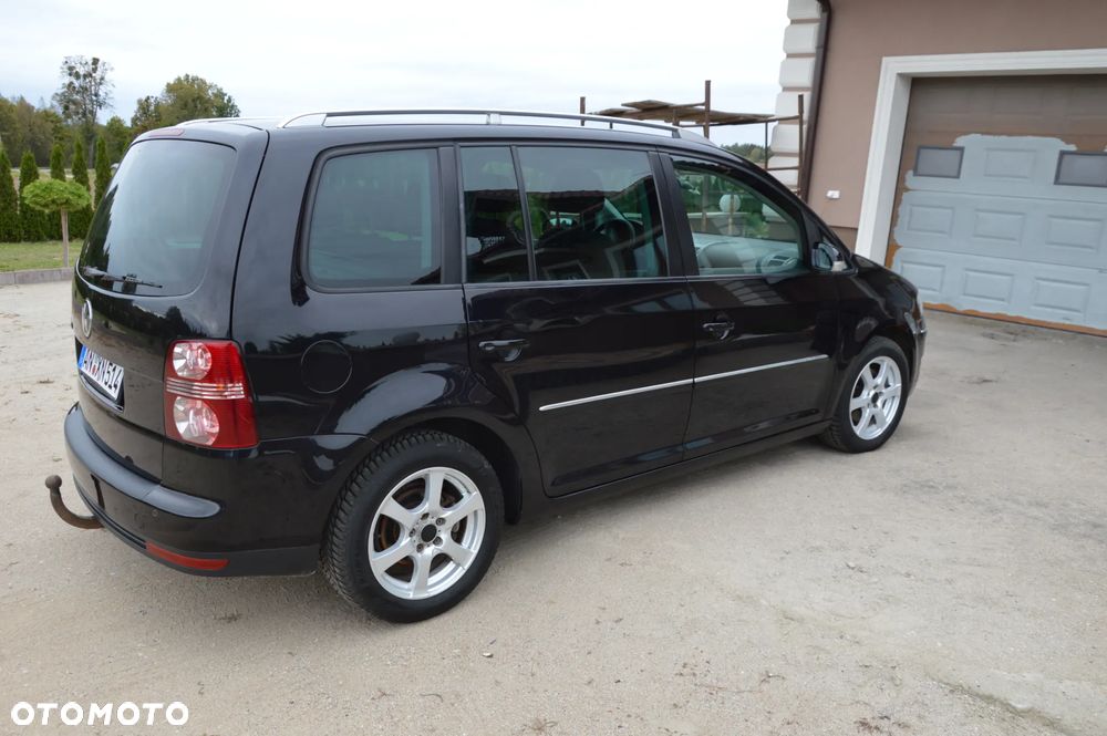 Volkswagen Touran 2.0 TDI Highline - 9