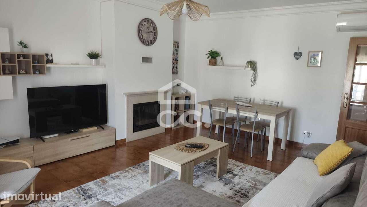 Apartamento T2 zona das universidades, com aproveitamento de sótão. - Grande imagem: 2/33