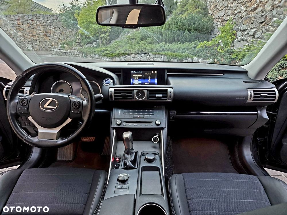Lexus IS - 7