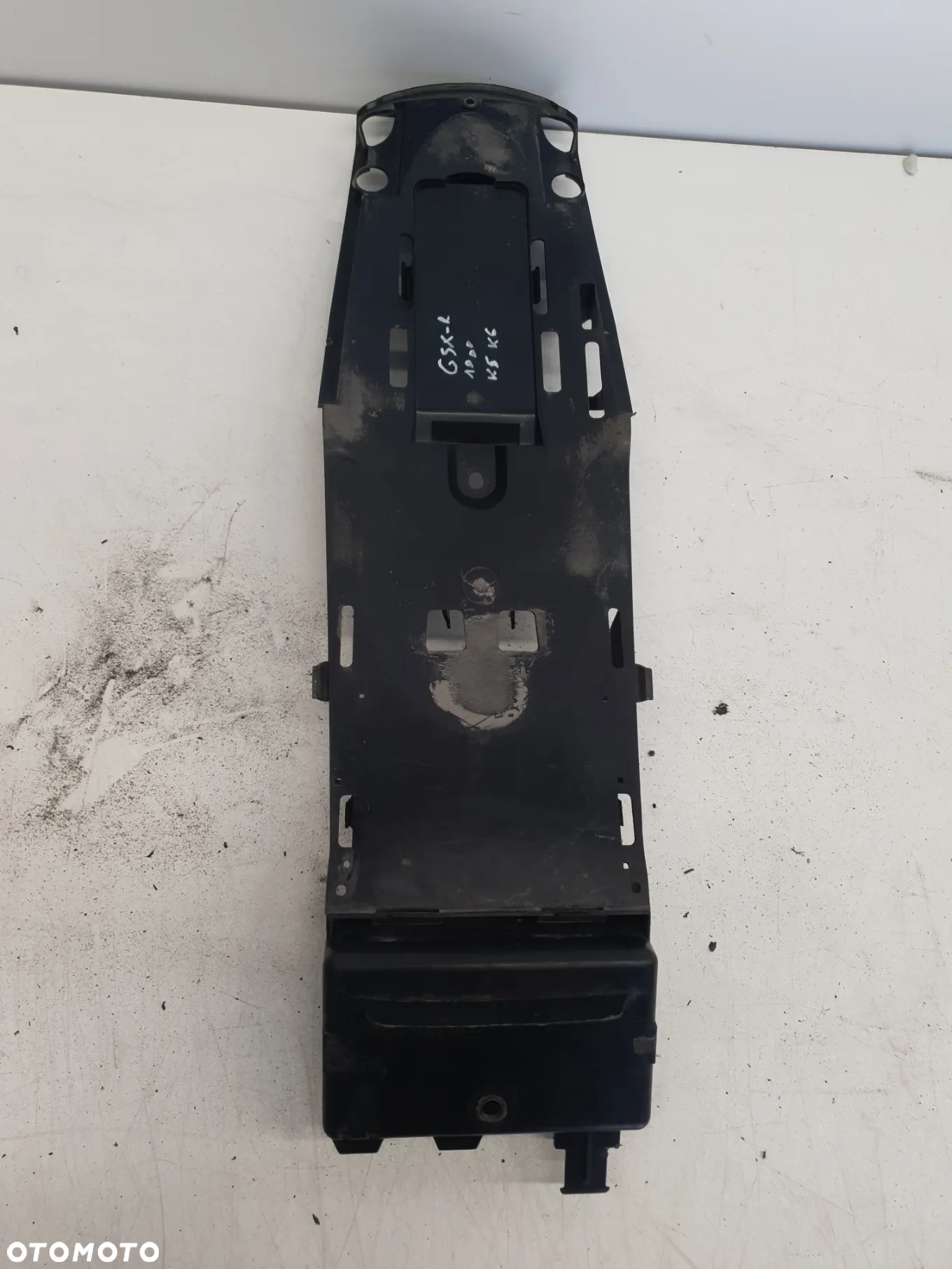 } Suzuki GSX-R 1000 K5 - K6 (2005 - 2006) 63111-41G0 Osłona tylnego zadupka mocowanie akumulatora - 7