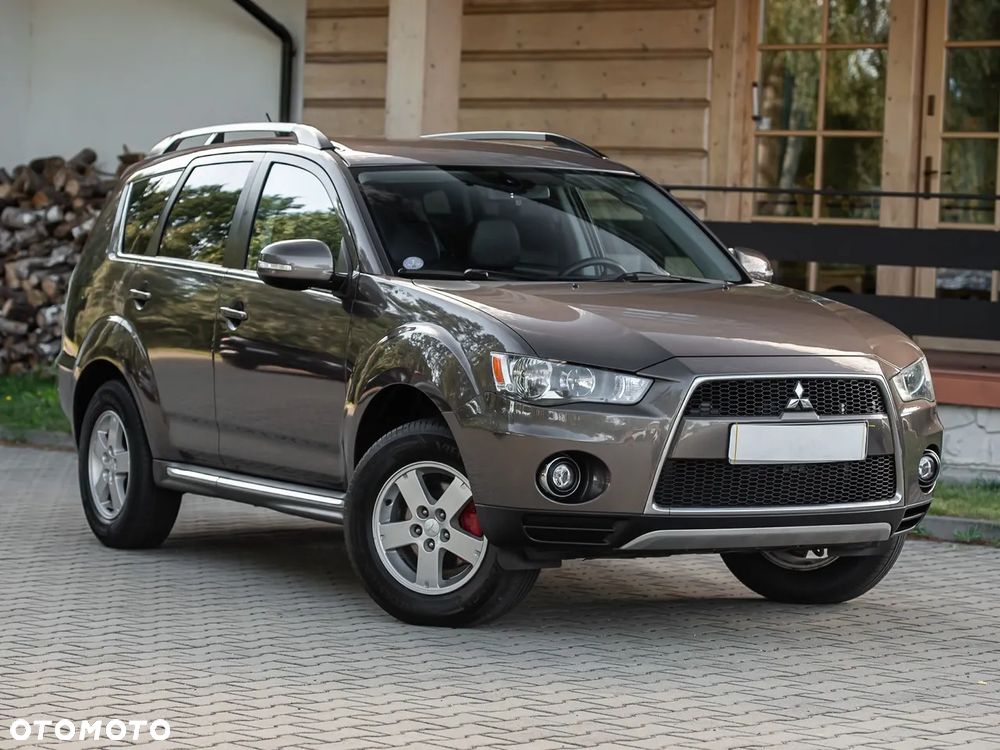 Mitsubishi Outlander - 1