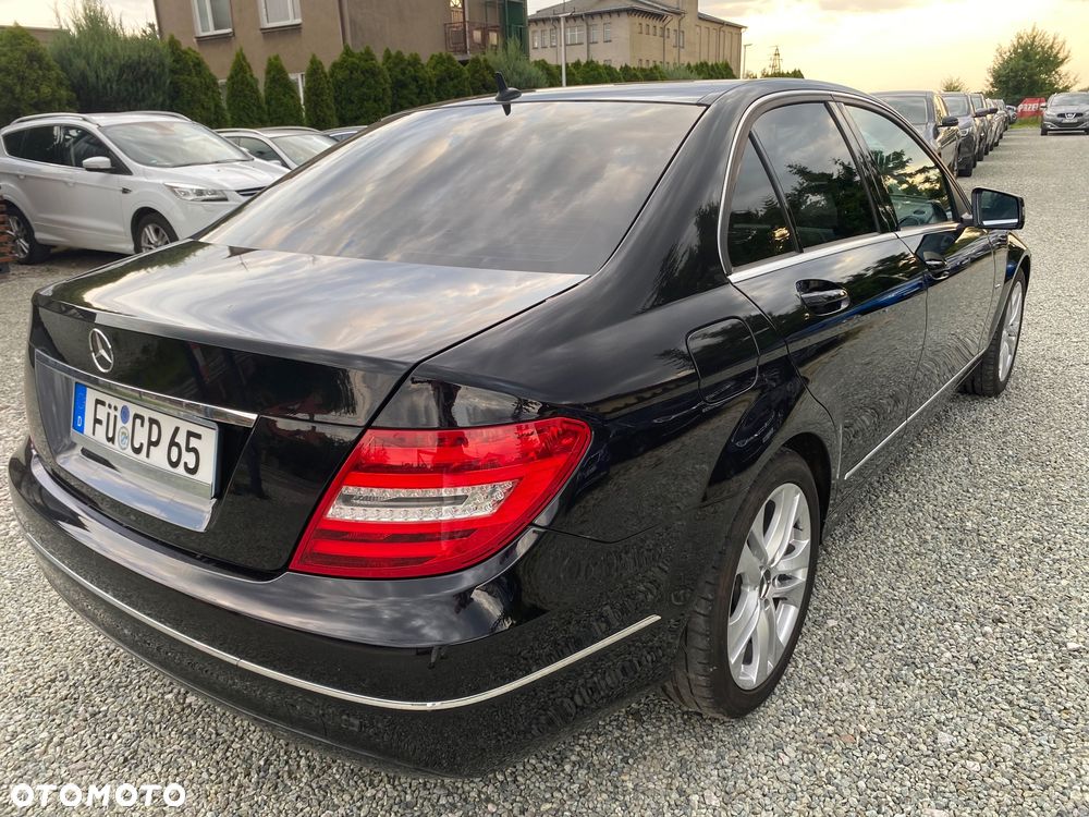 Mercedes-Benz Klasa C 180 CGI Automatik BlueEFFICIENCY Avantgarde - 14
