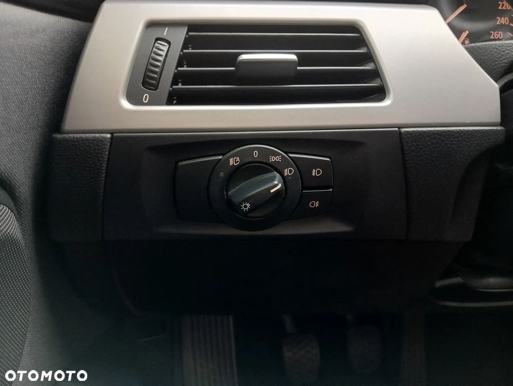BMW Seria 3 320i - 16