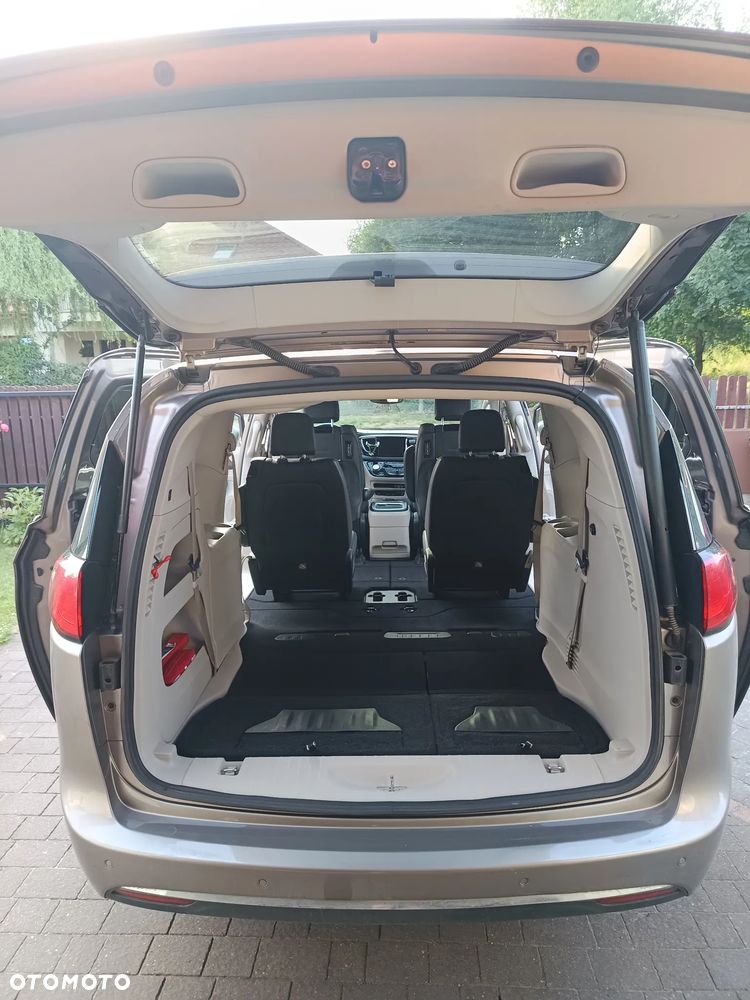 Chrysler Pacifica - 21