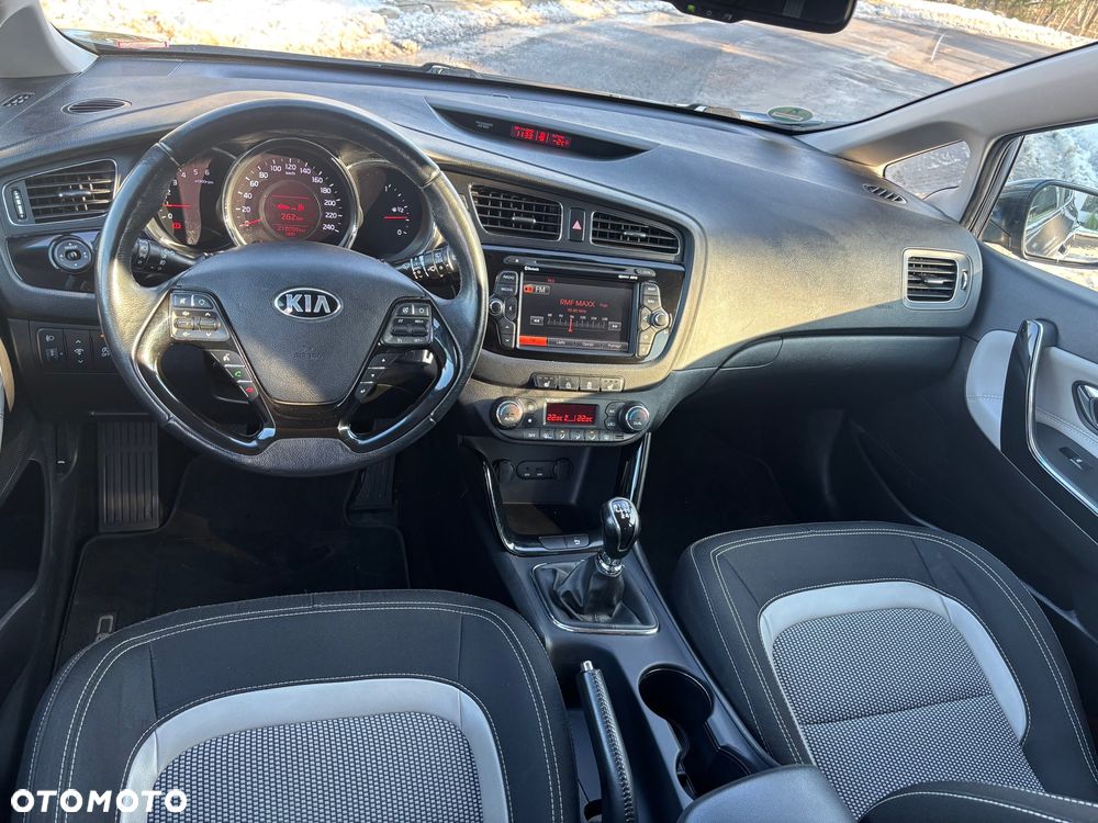Kia Ceed 1.6 CRDi 128 Dream Team Edition - 13