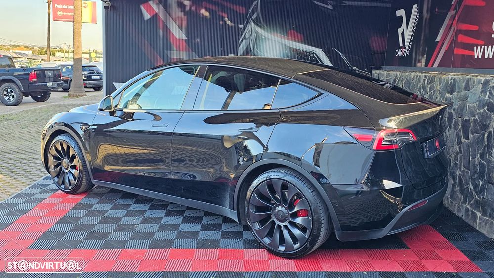 Tesla Model Y Performance Dual Motor AWD - 3