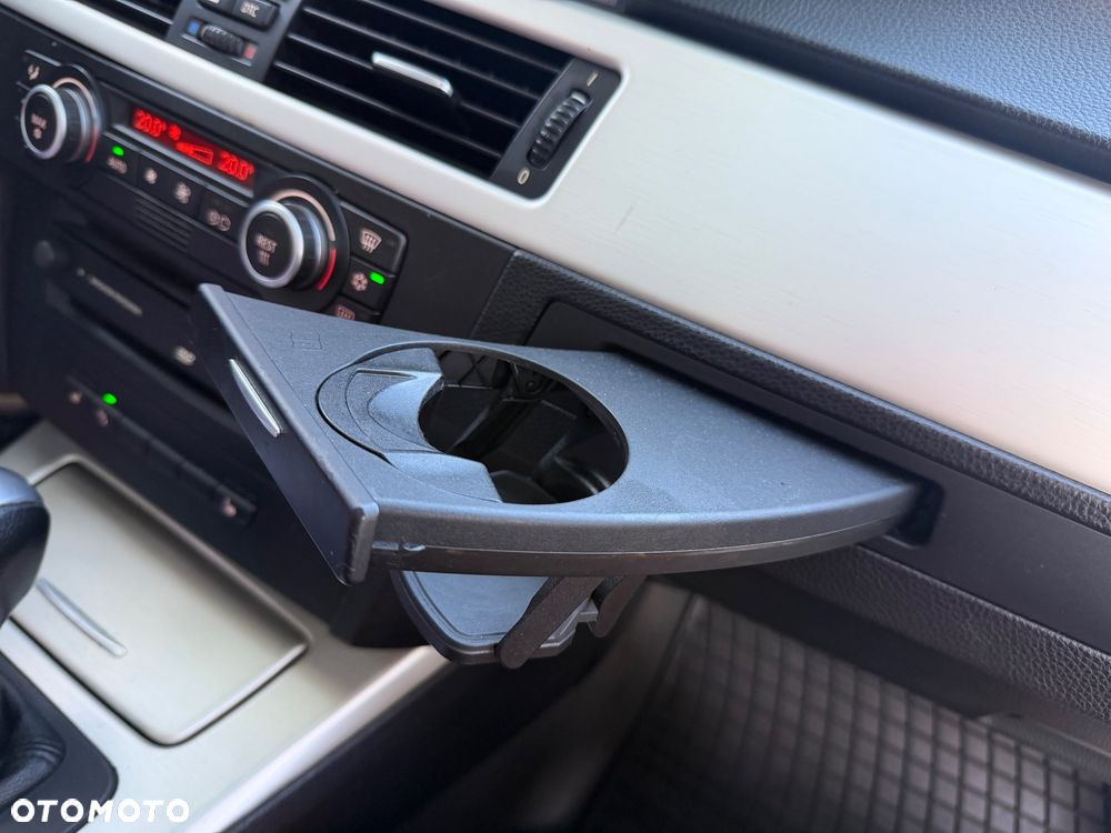 BMW Seria 3 330i - 22