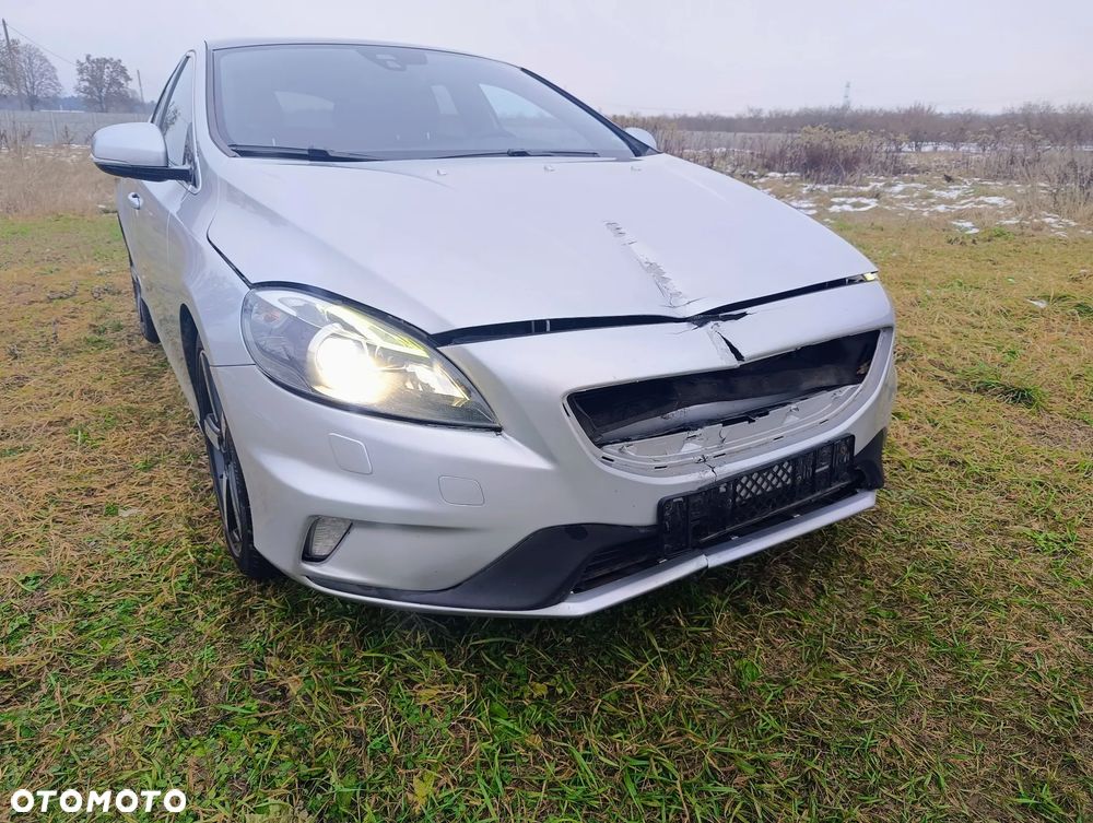 Volvo V40 T3 R Design - 4