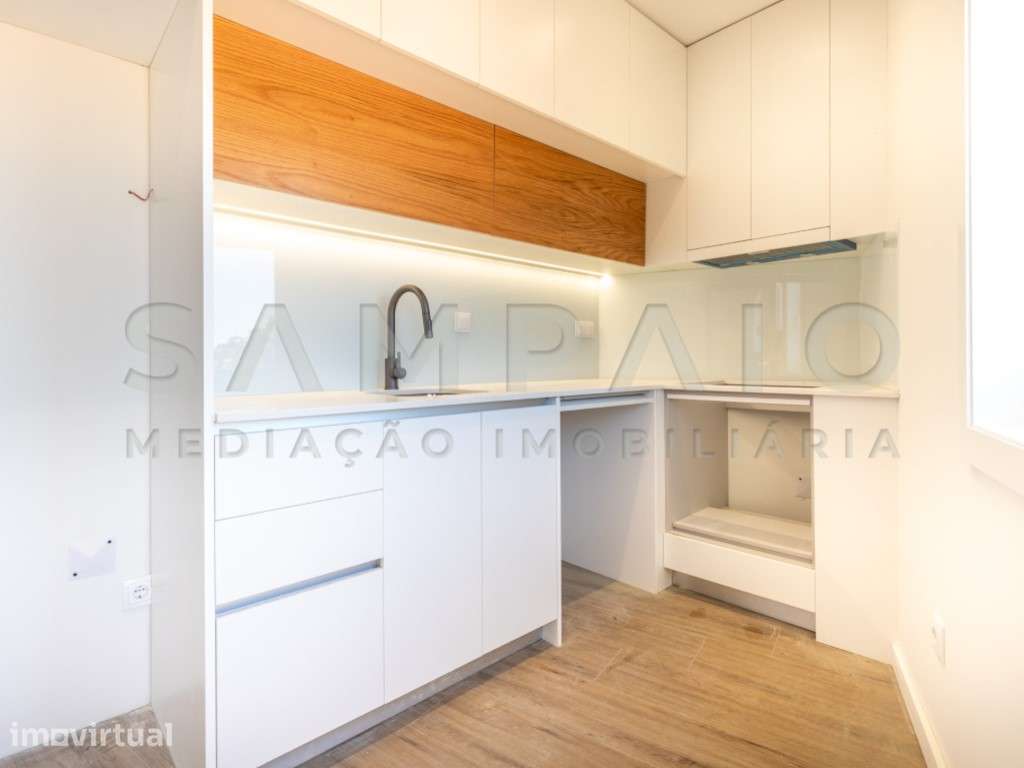 Andar Moradia T2+1 - Independente - C/ Terraço e Jardim - Renovado! - Grande imagem: 3/24