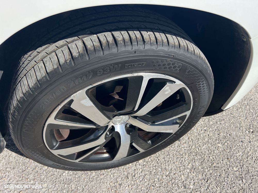 Peugeot 2008 1.6 BlueHDi Allure - 25