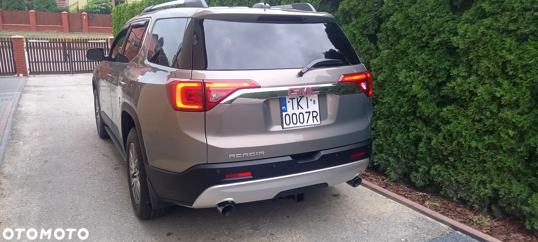 GMC Acadia - 1