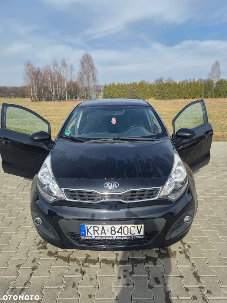 Kia Rio 1.2 Fifa World Cup Edition - 4