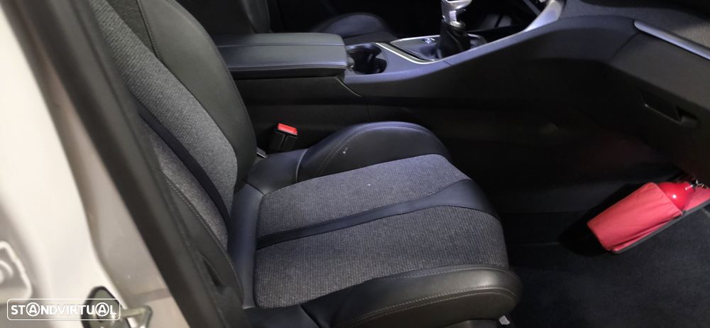Peugeot 5008 1.2 PureTech Allure Pack - 17