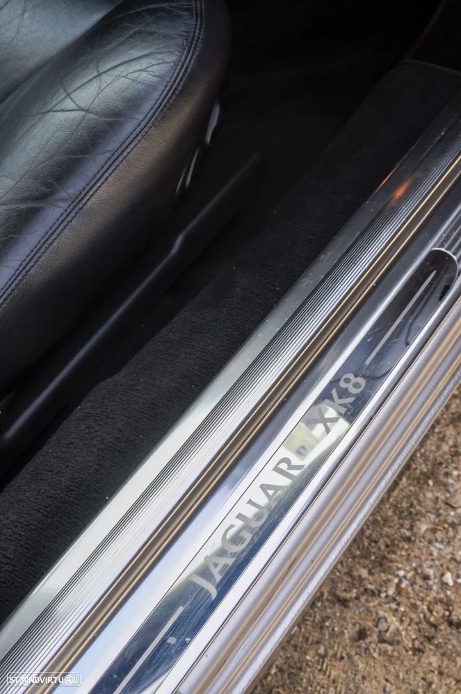 Jaguar XK XK8 4.0 Coupé Pele - 8