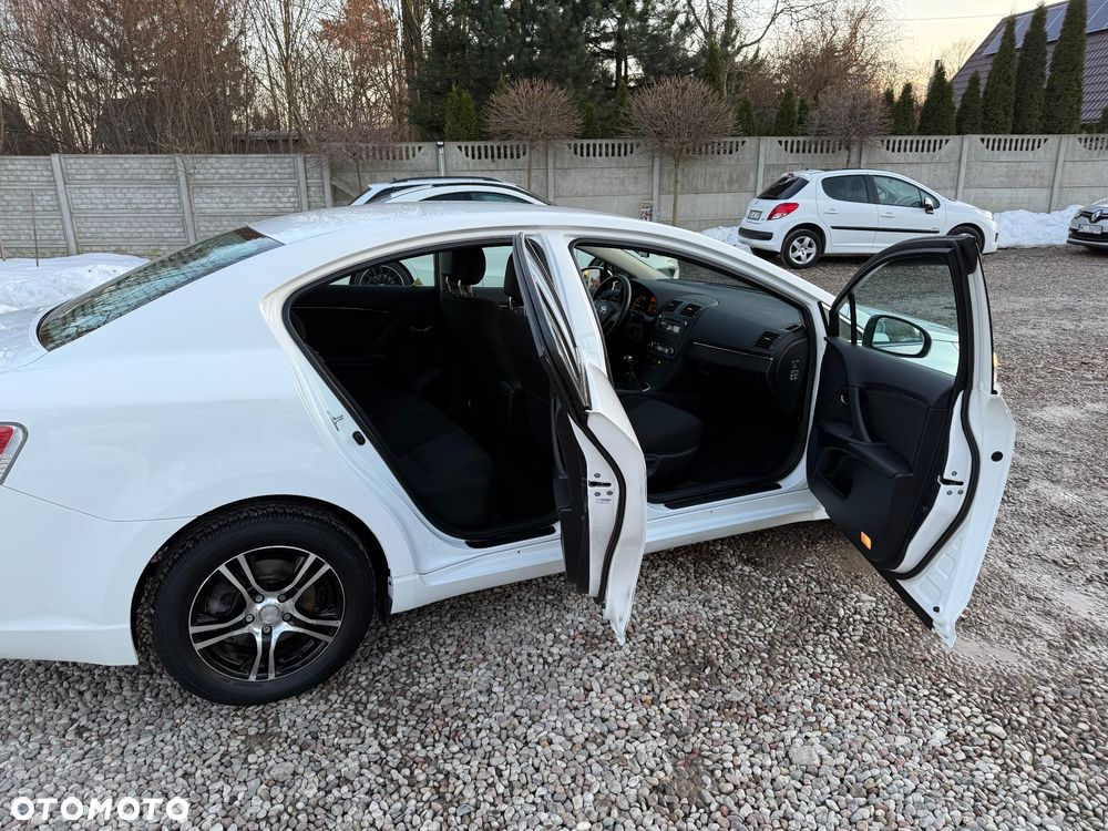 Toyota Avensis 1.6 Comfort - 12