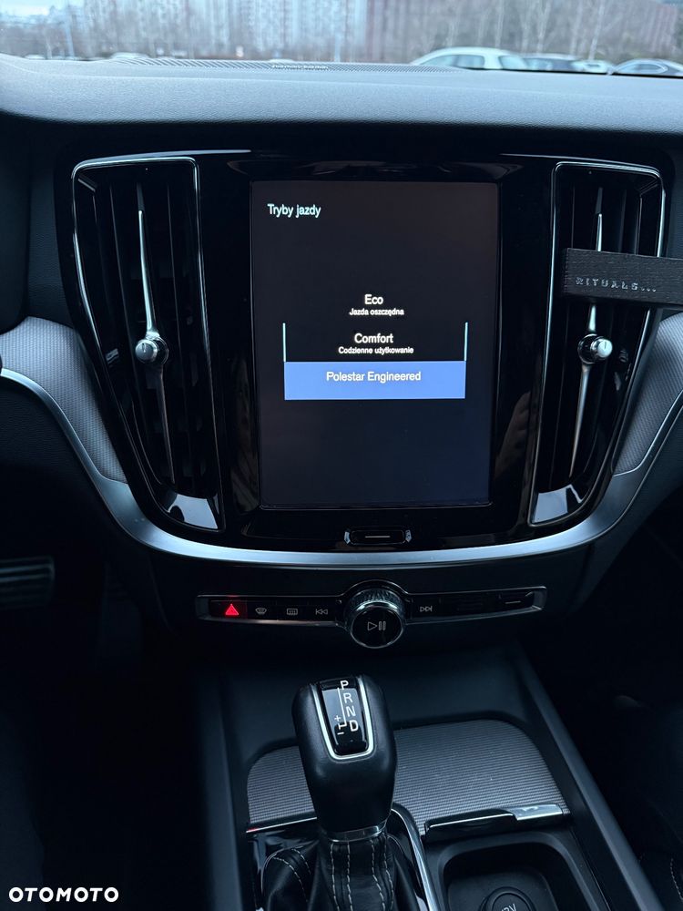 Volvo S60 T5 R-Design - 26