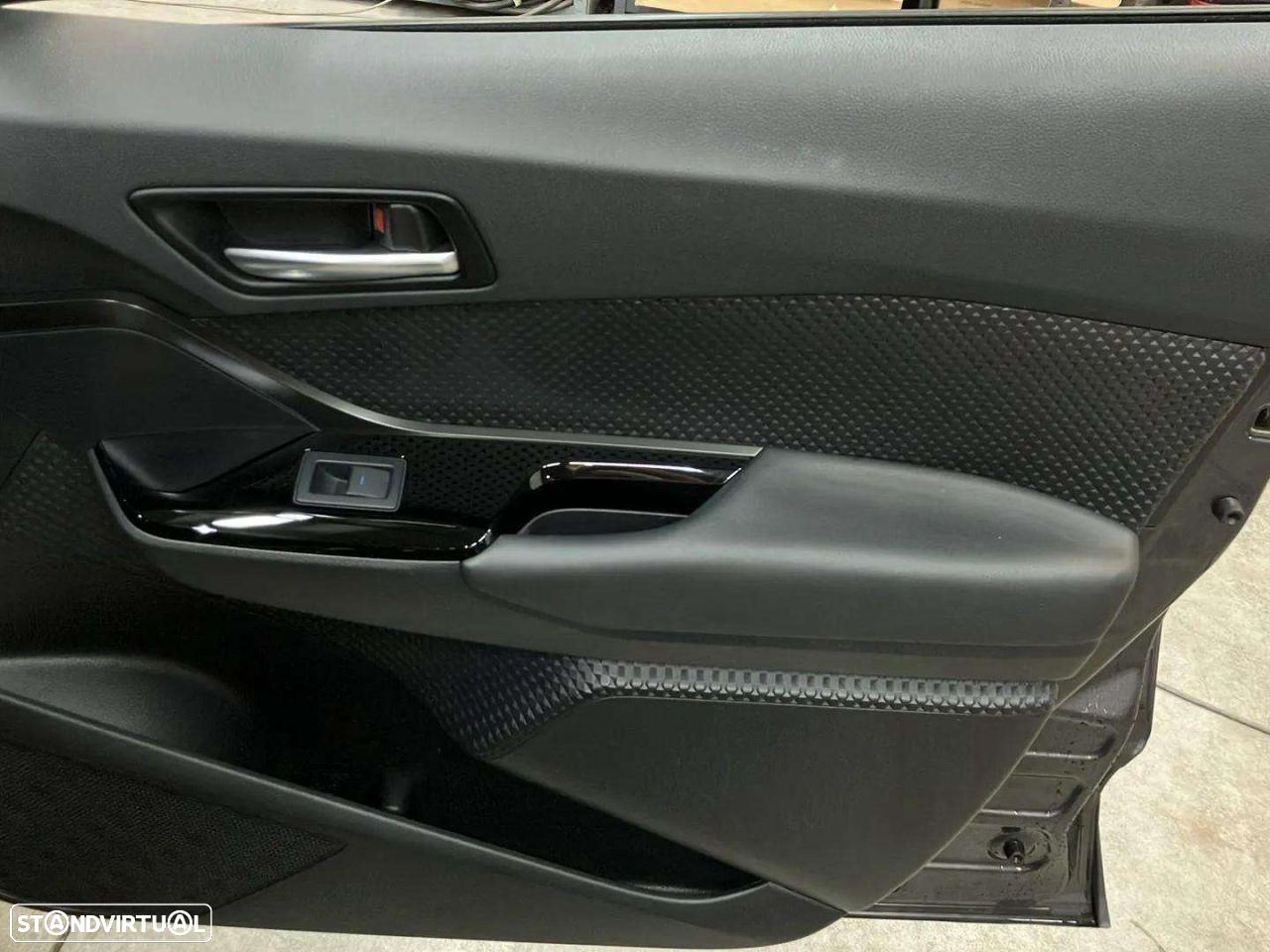 Toyota C-HR 1.8 Hybrid Exclusive - 23