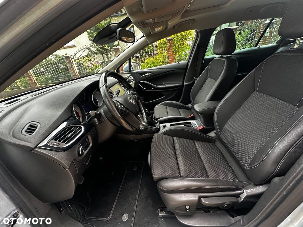 Opel Astra 1.4 Turbo Innovation - 17
