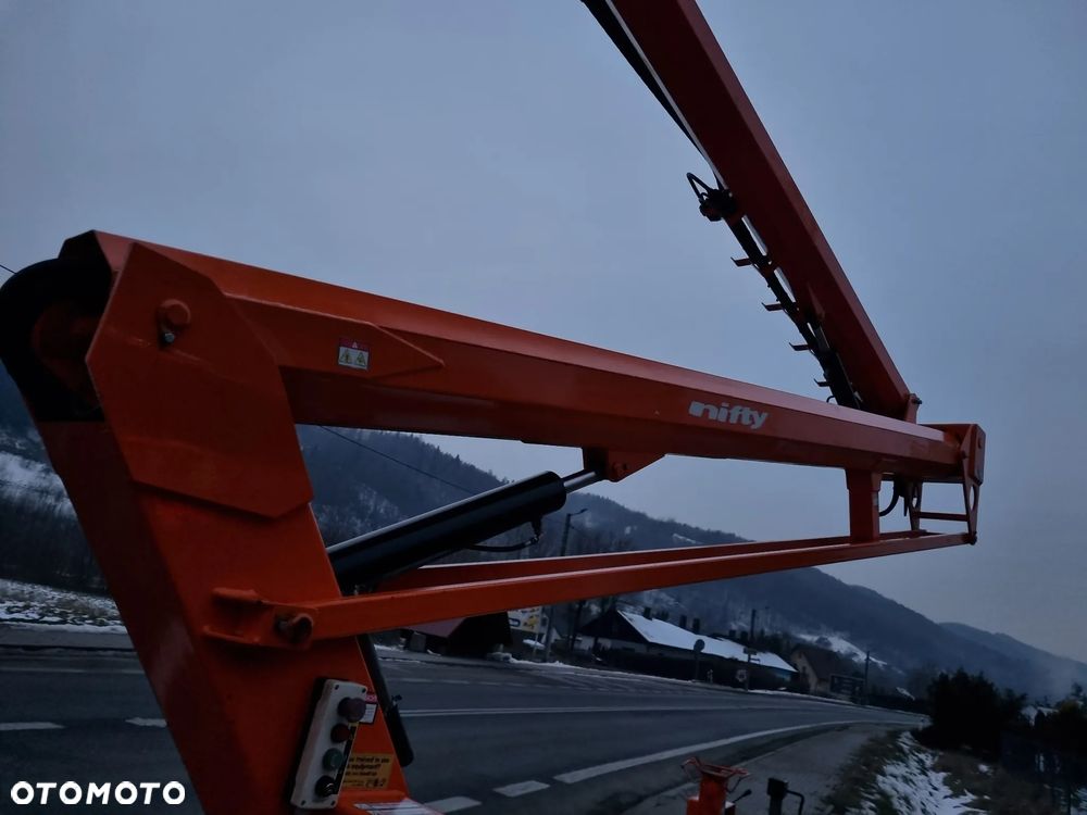 Nifty 170 HAC Zwyżka koszowa 17 metrów Podnośnik. jak Nowa z salonu 2016rok. PRĄD 230v. 4sekcje sterowania na dole Nowy model! Z komuny Norweskiej. Używana była 1 raz do roku. Serwisowana w DEKRA do końca  OKAZJA. Zwyżka Obrotowa. Poziomowanie kosza. Pełna Hydraulika. - 16