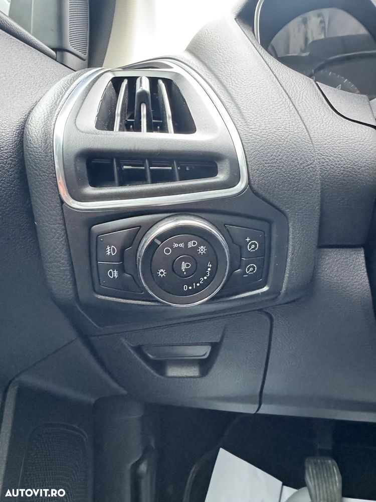 Ford Focus 1.6 TDCI DPF Titanium - 6