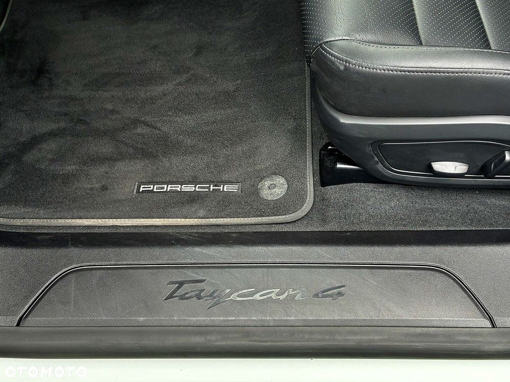 Porsche Taycan - 17