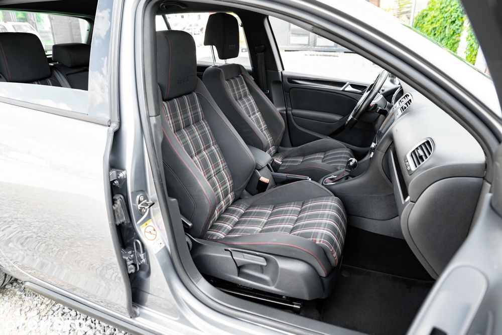 Volkswagen Golf 2.0 GTI DSG - 25