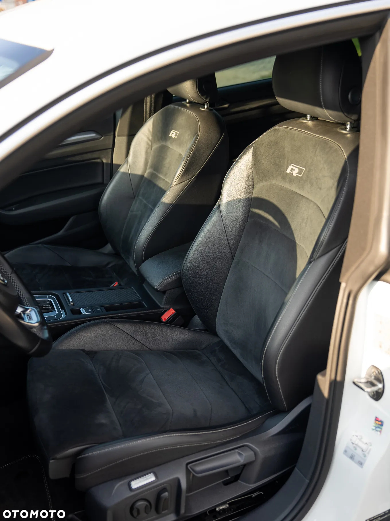 Volkswagen Arteon 2.0 TDI SCR R-Line DSG - 11