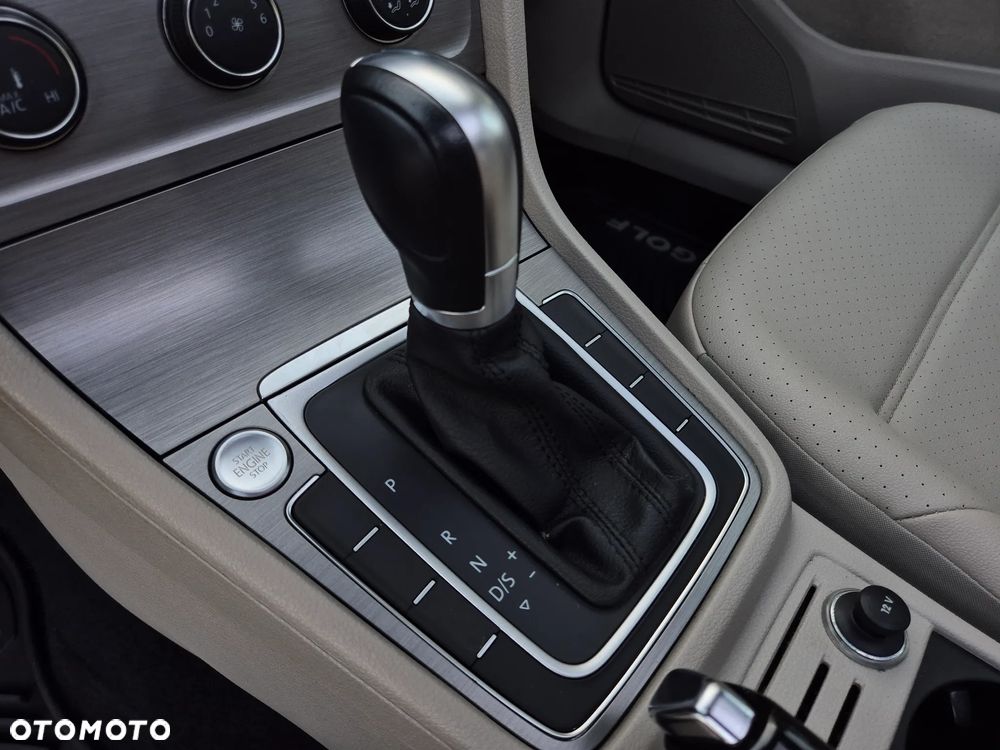 Volkswagen Golf - 24