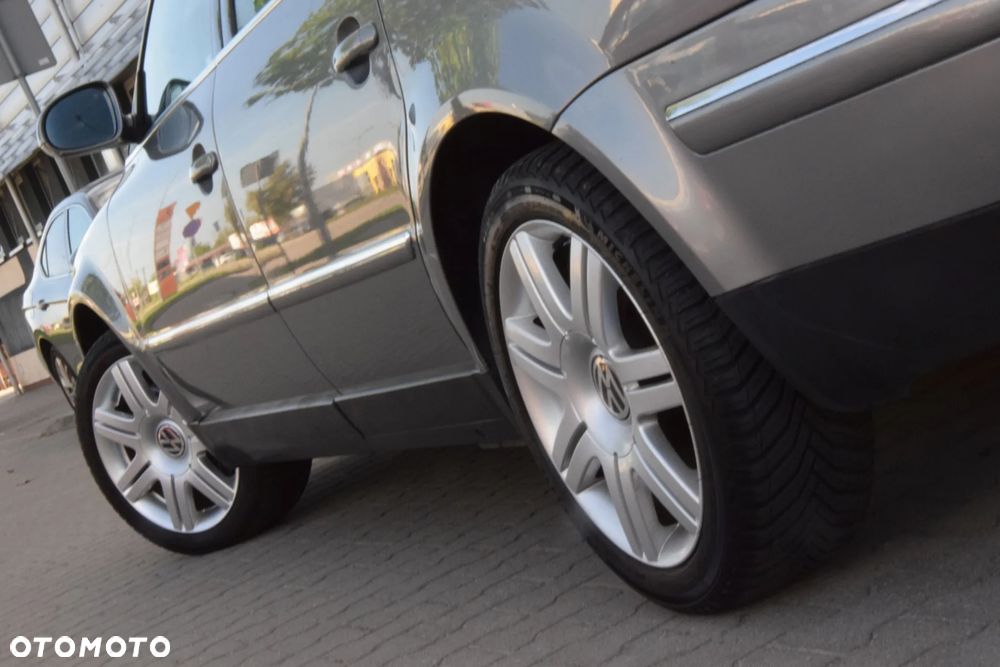 Volkswagen Passat 2.5 TDI V6 Highline - 5