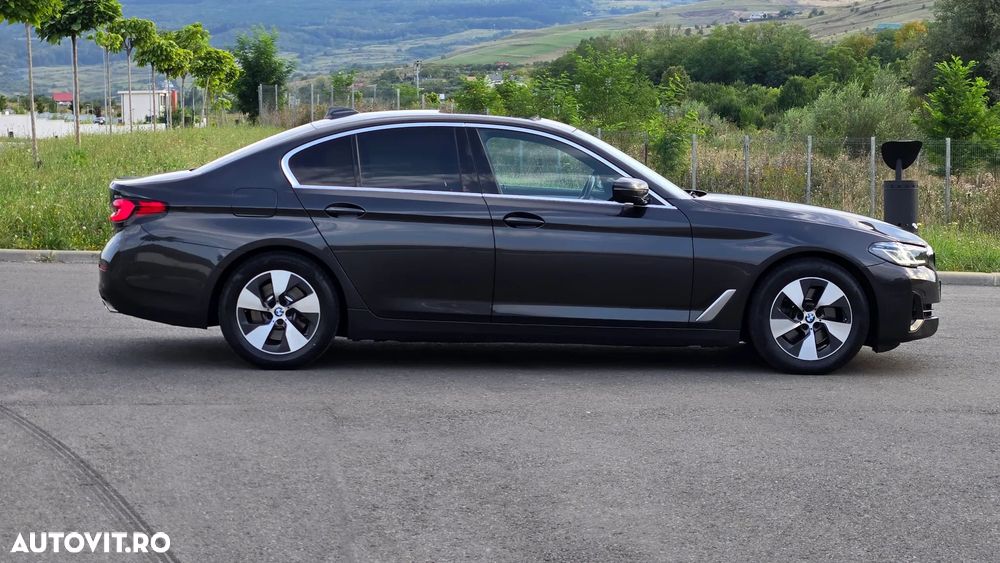 BMW Seria 5 520d AT MHEV - 12
