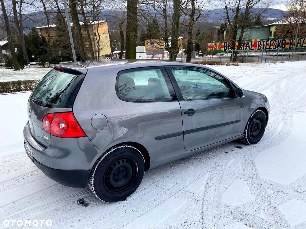 Volkswagen Golf 1.9 TDI Trendline DSG - 10