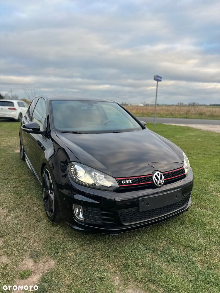 Volkswagen Golf - 1