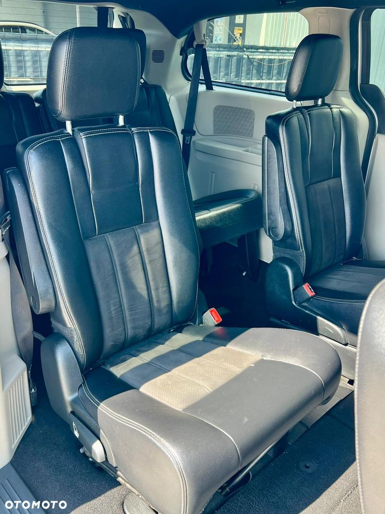 Dodge Grand Caravan - 19