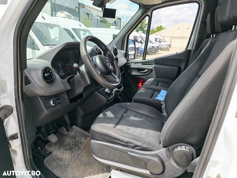 Mercedes-Benz Sprinter - 13