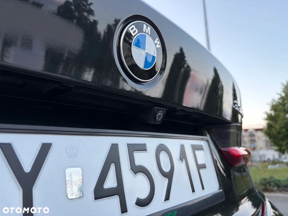 BMW Seria 3 330e M Sport - 36