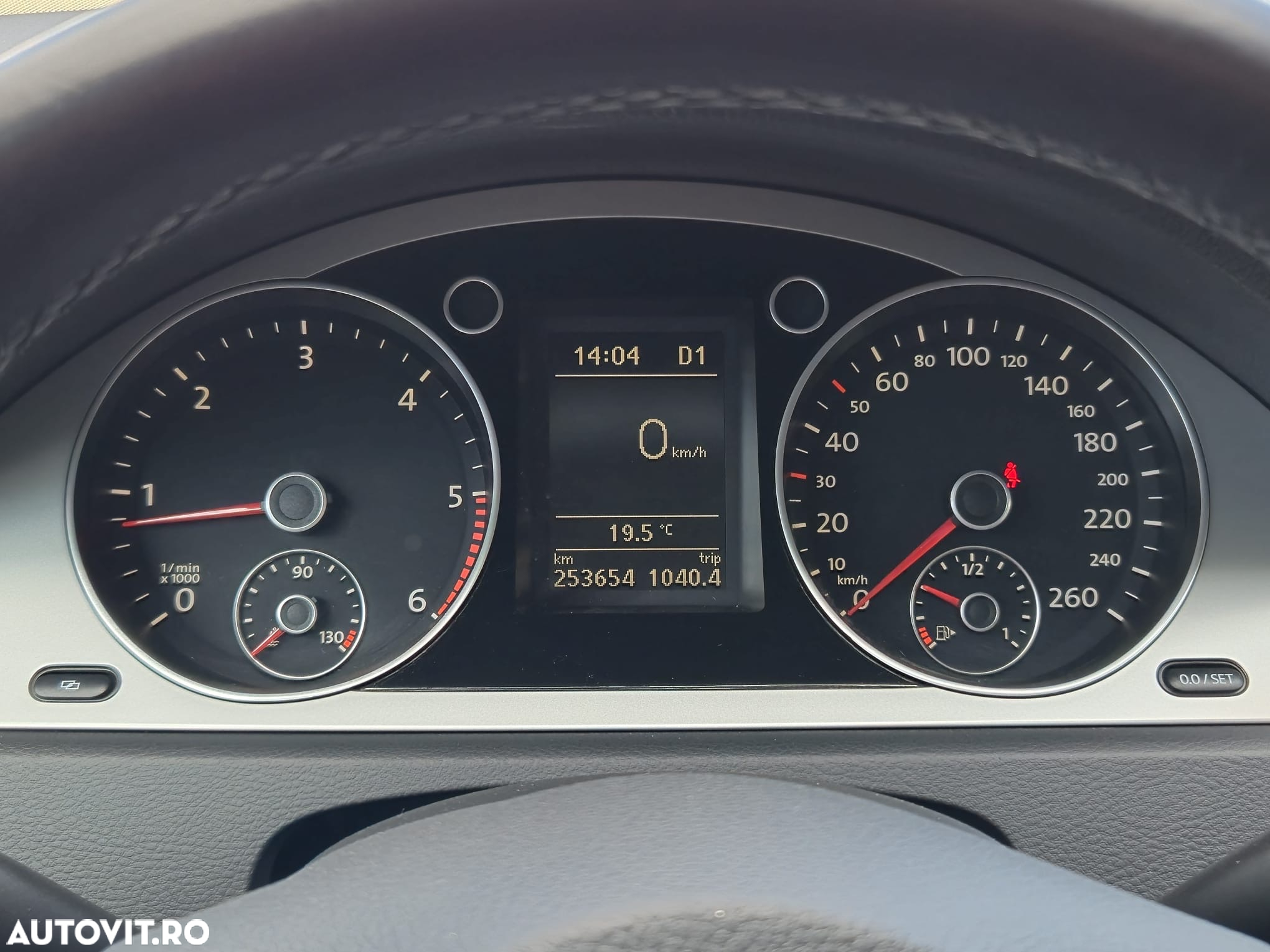 Volkswagen Passat Variant 2.0 TDI Blue TDI DSG Comfortline - 25