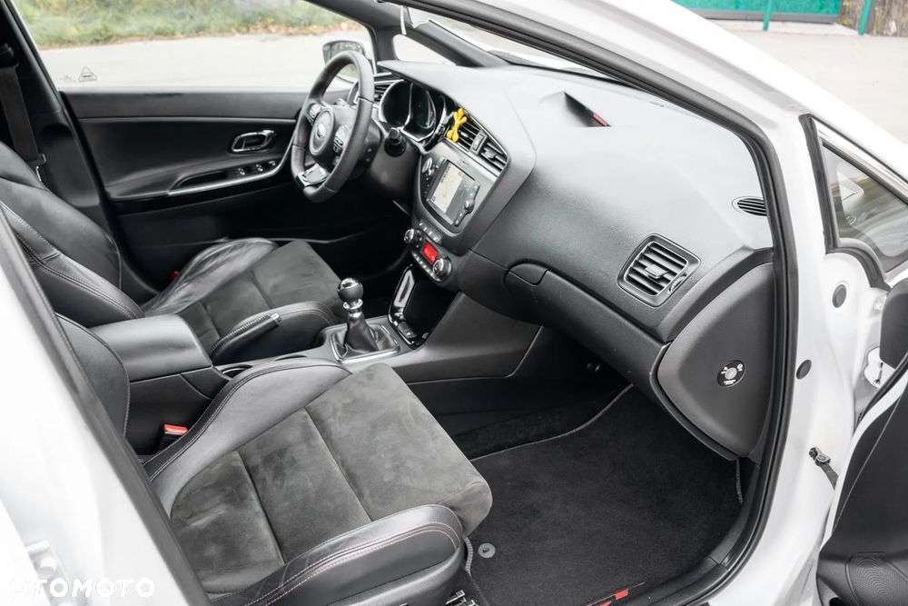 Kia Ceed 1.6 T-GDI GT-Track - 38