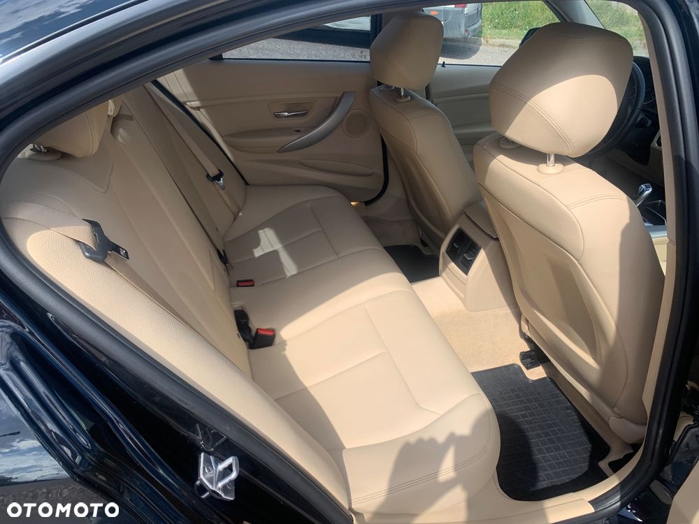 BMW Seria 3 320i Edition M Sport Shadow - 7