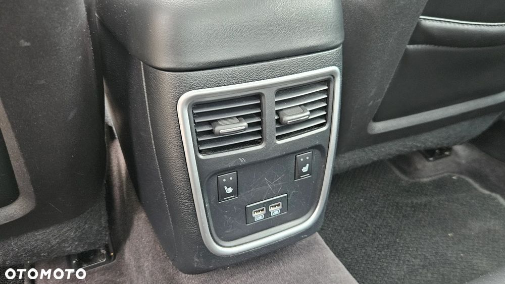 Chrysler 300C - 32
