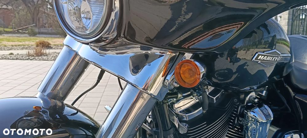 Harley-Davidson Touring Street Glide - 25