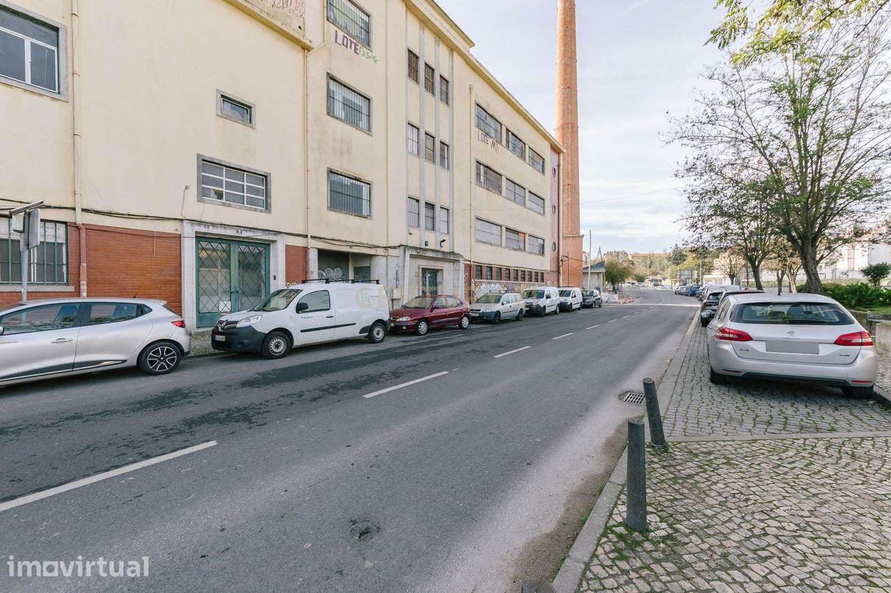 Sacavém – Armazém com Projeto Aprovado para Prédio Habitacional - Conf - Grande imagem: 3/18